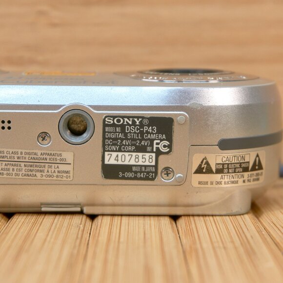 Vintage Sony Cyber-shot DSC-P43 4.1MP Digital Camera, Made in Japan - Picture 9 of 12